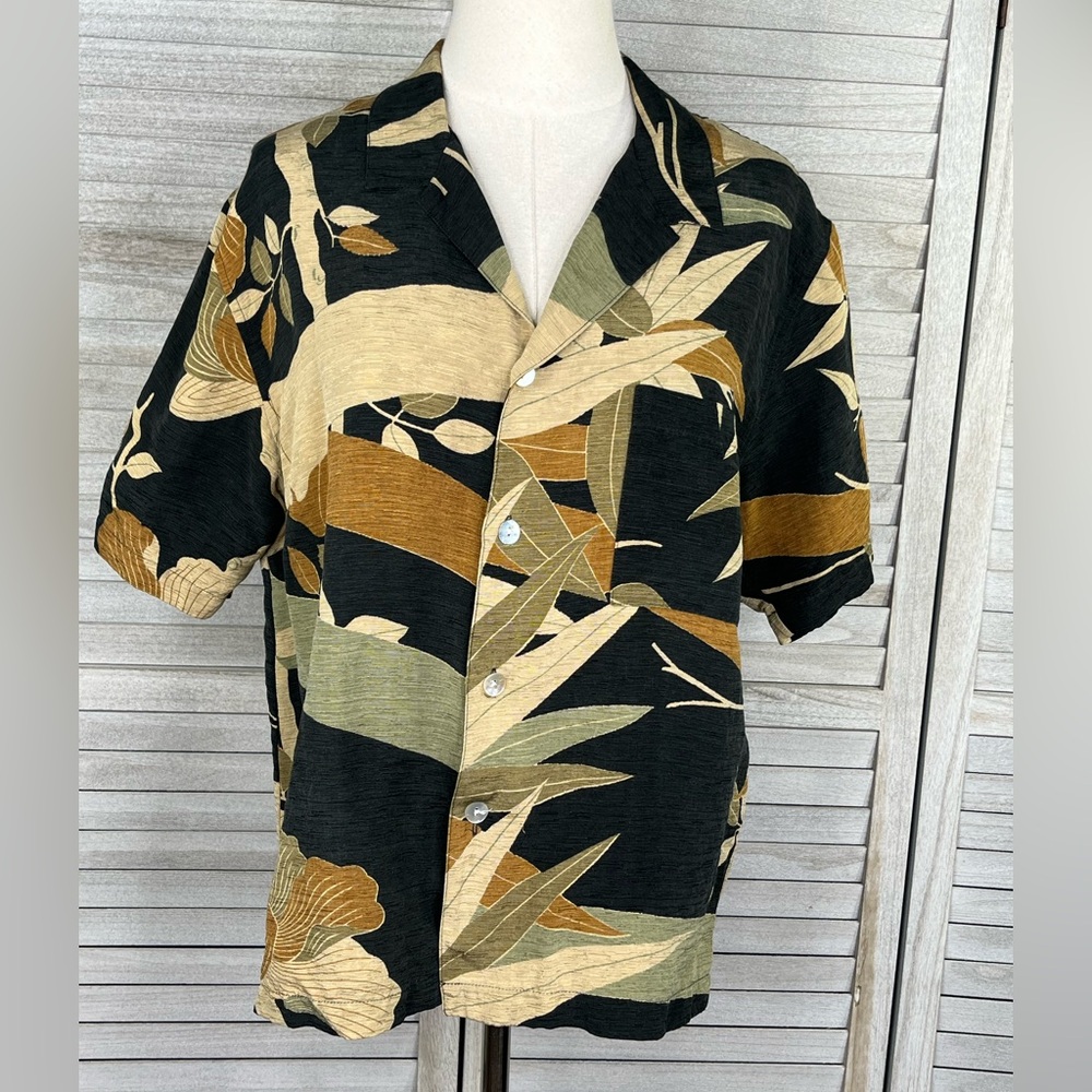 CHICO'S (Design) Women's Silk & Linen Button Down Tropical Print Shirt-Medium